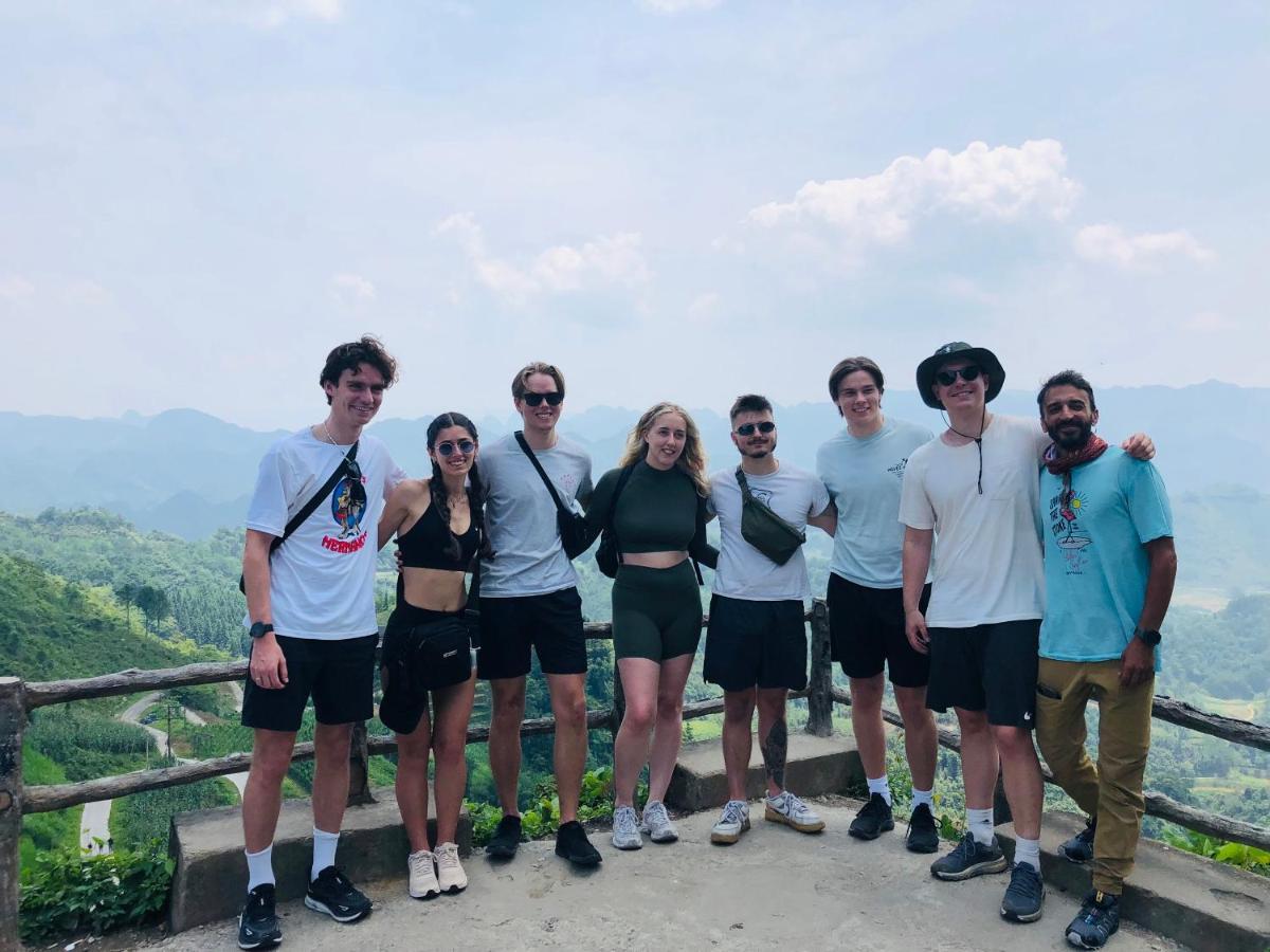 Отель Ha Giang Yolo House And Loop Tours Экстерьер фото